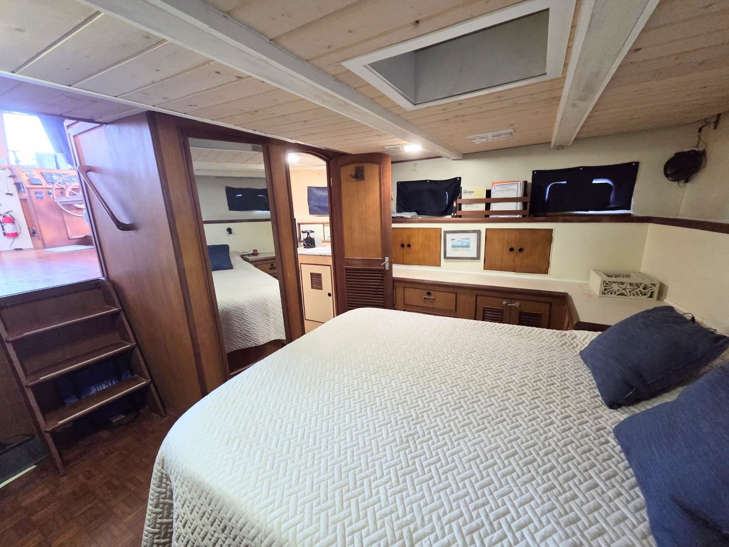 1982 C & L Sea Ranger Sundeck 39