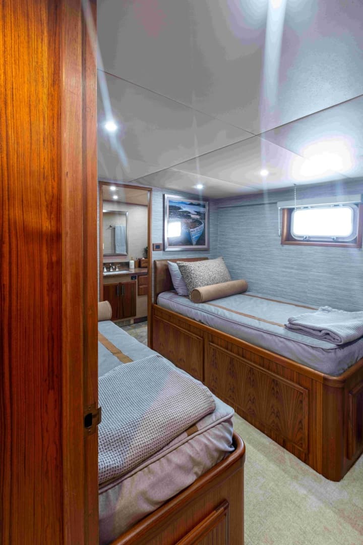 1972 Offshore Yachts 