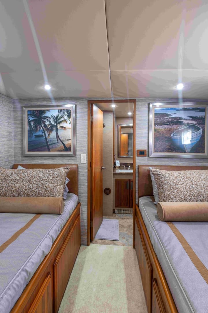 1972 Offshore Yachts 