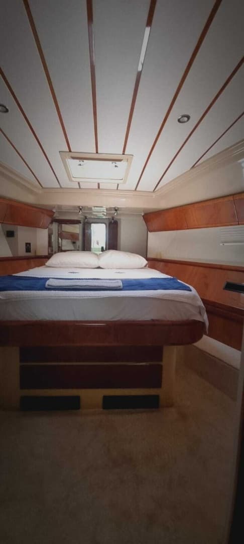 2001 Ferretti Yachts 