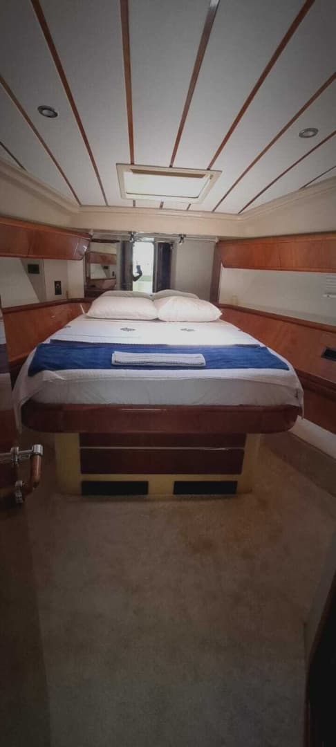 2001 Ferretti Yachts 