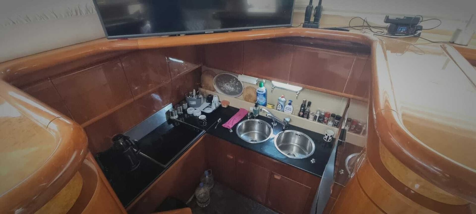 2001 Ferretti Yachts 
