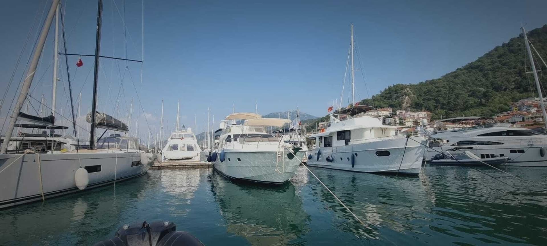 2001 Ferretti Yachts 