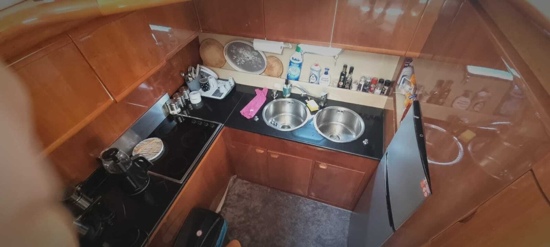 2001 Ferretti Yachts 