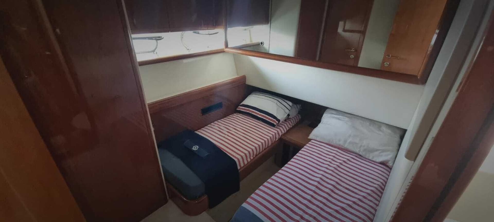 2001 Ferretti Yachts 