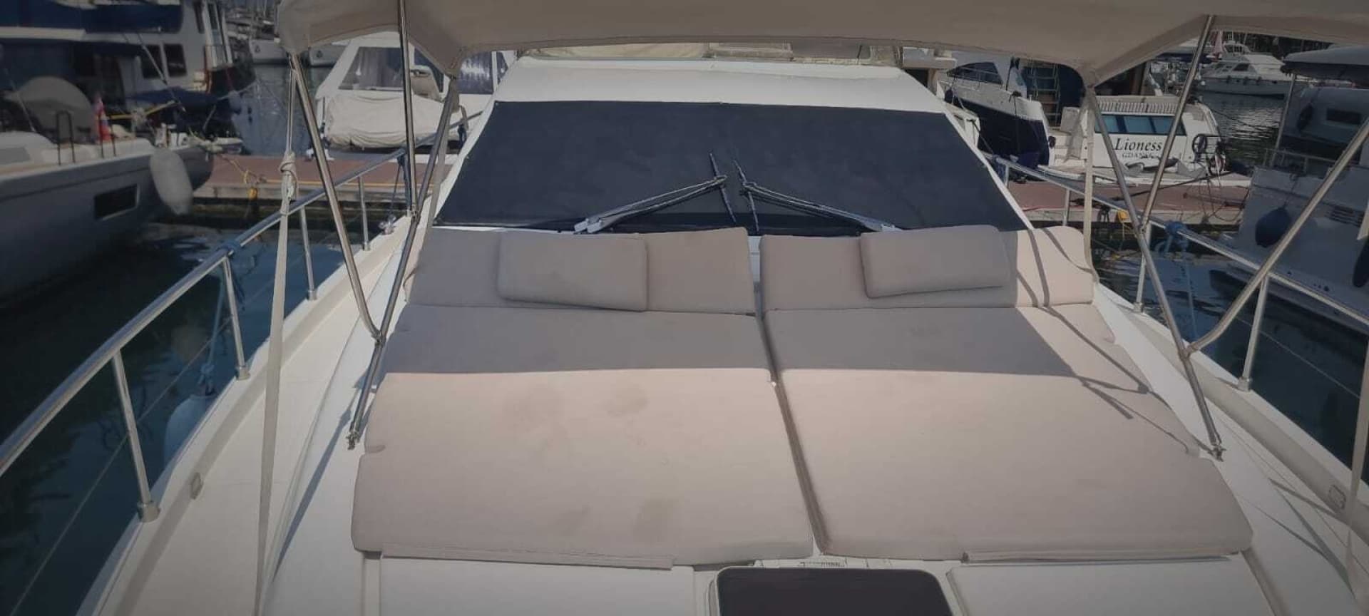 2001 Ferretti Yachts 