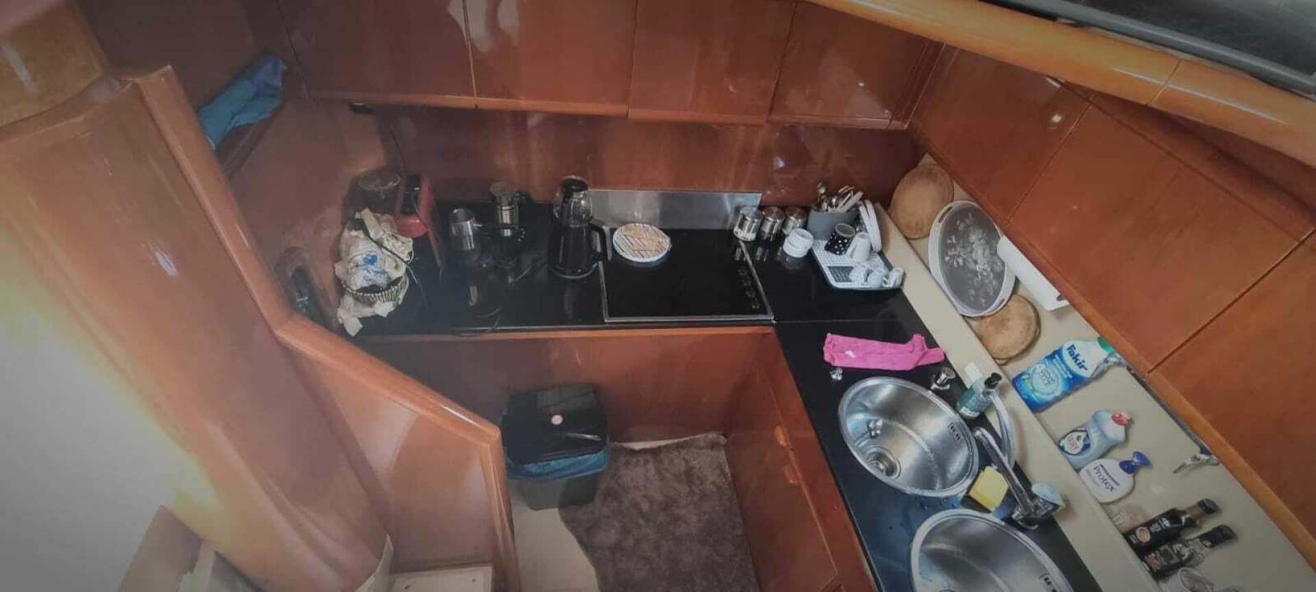 2001 Ferretti Yachts 