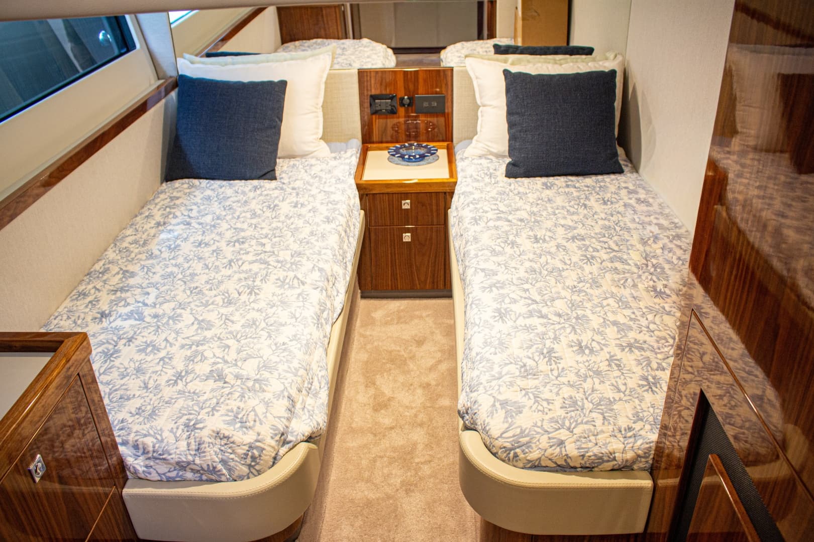 2025 Riviera 46 Sports Motor Yacht