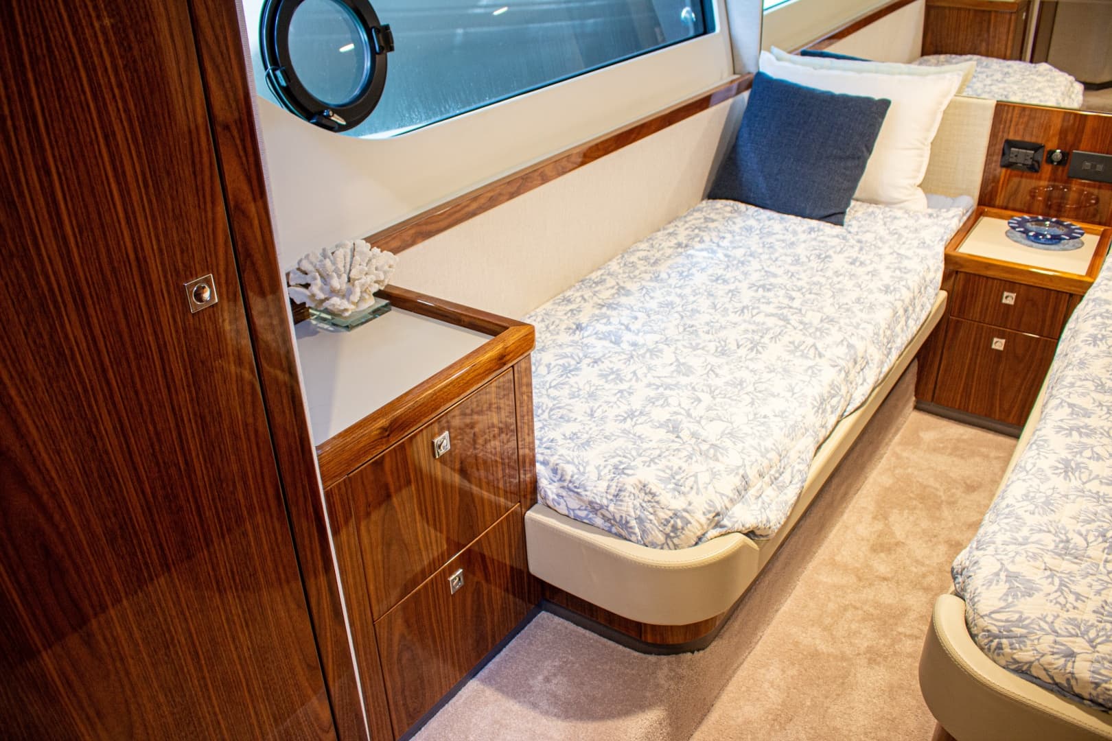 2025 Riviera 46 Sports Motor Yacht
