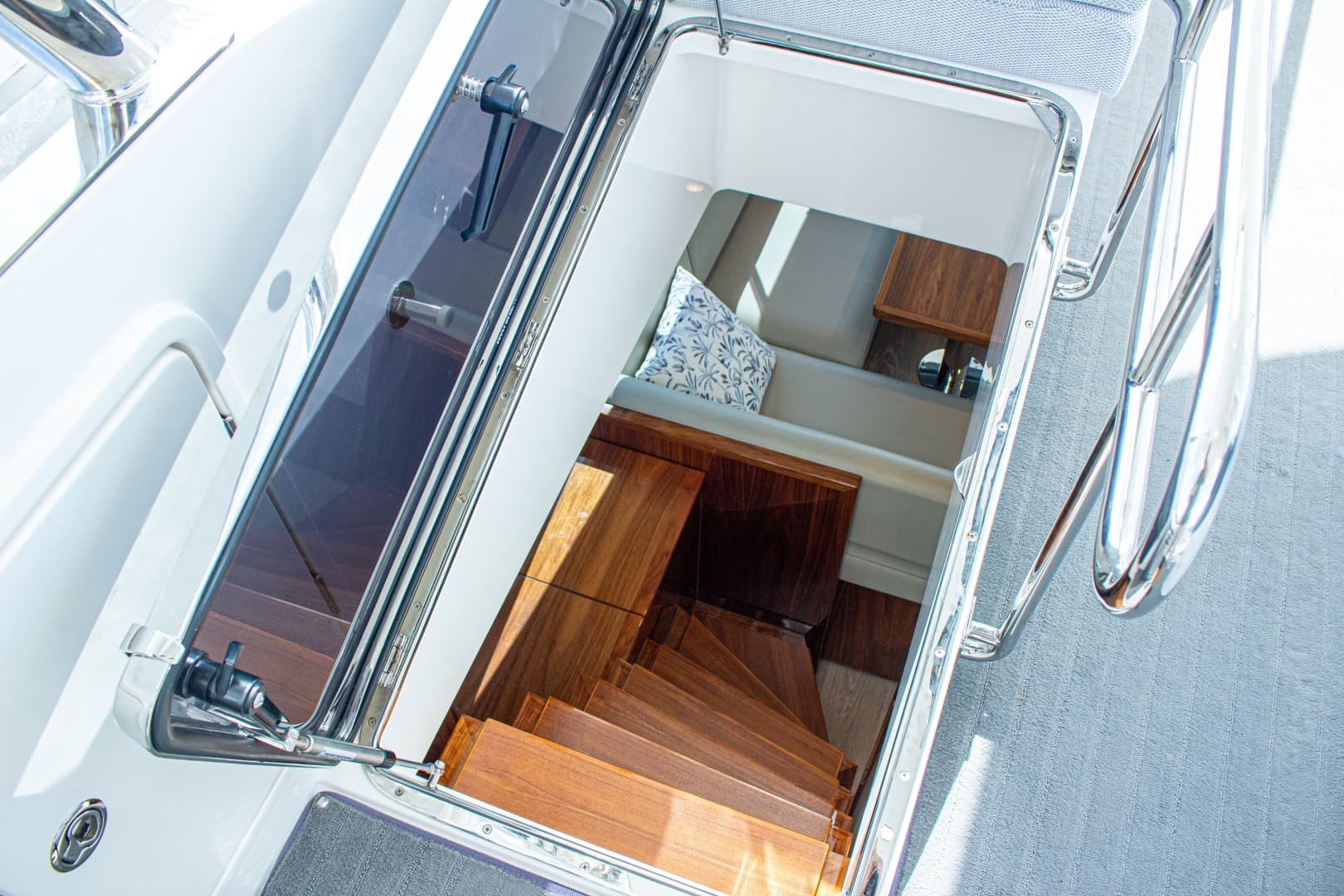 2025 Riviera 46 Sports Motor Yacht