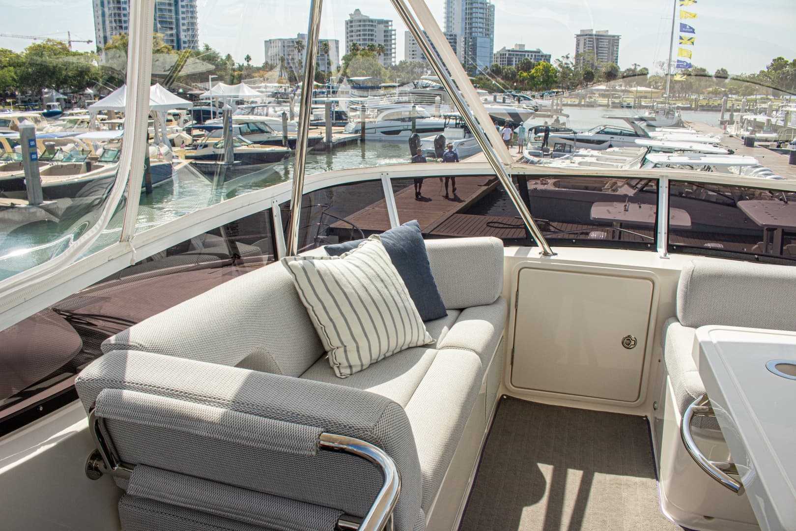 2025 Riviera 46 Sports Motor Yacht
