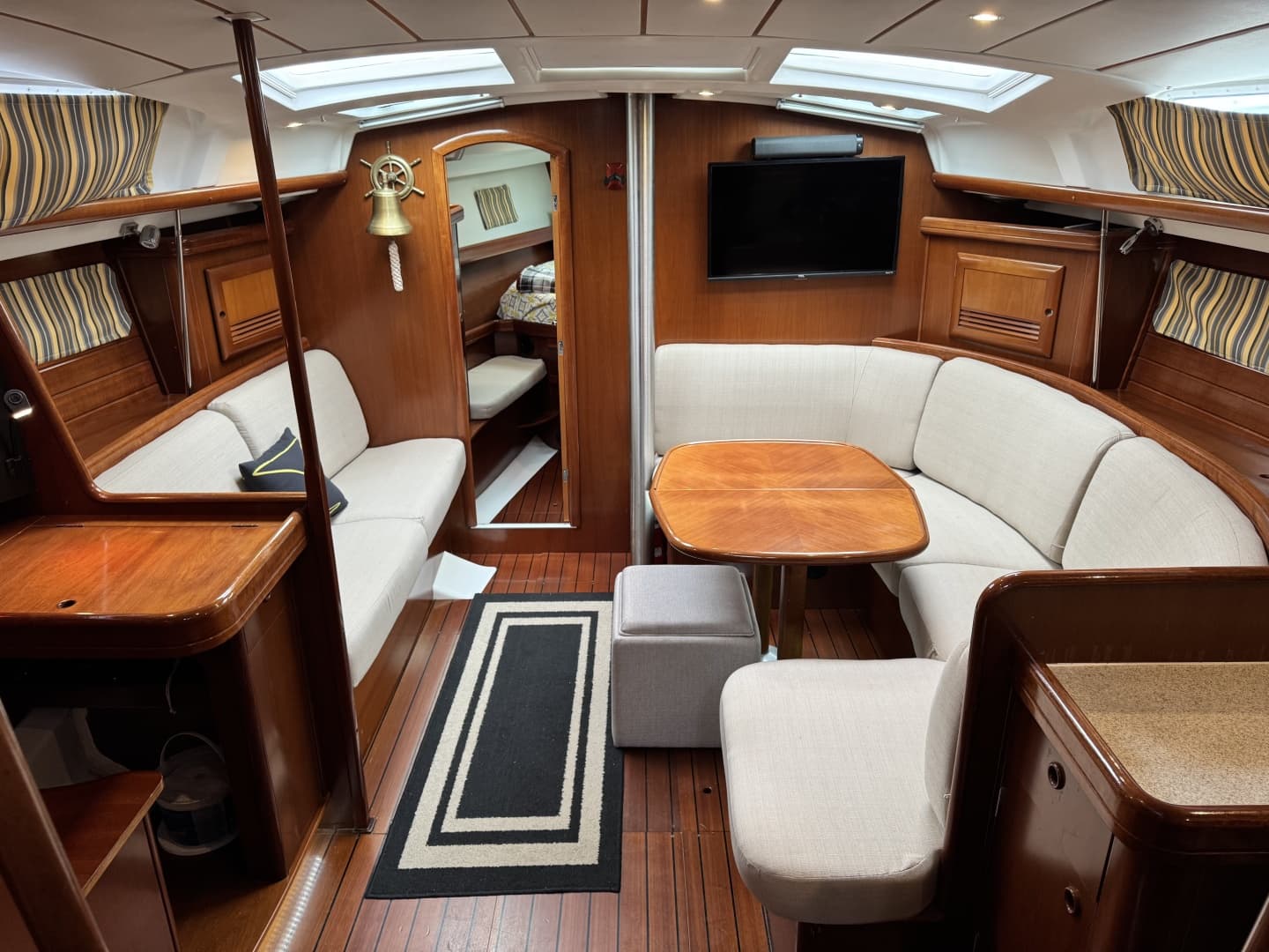 2004 Beneteau 423