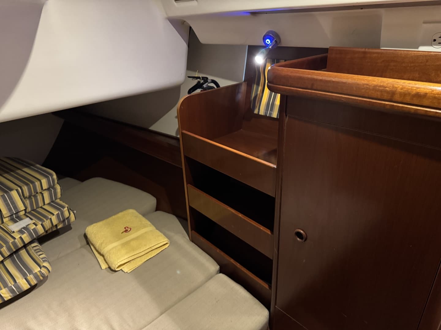 2004 Beneteau 423
