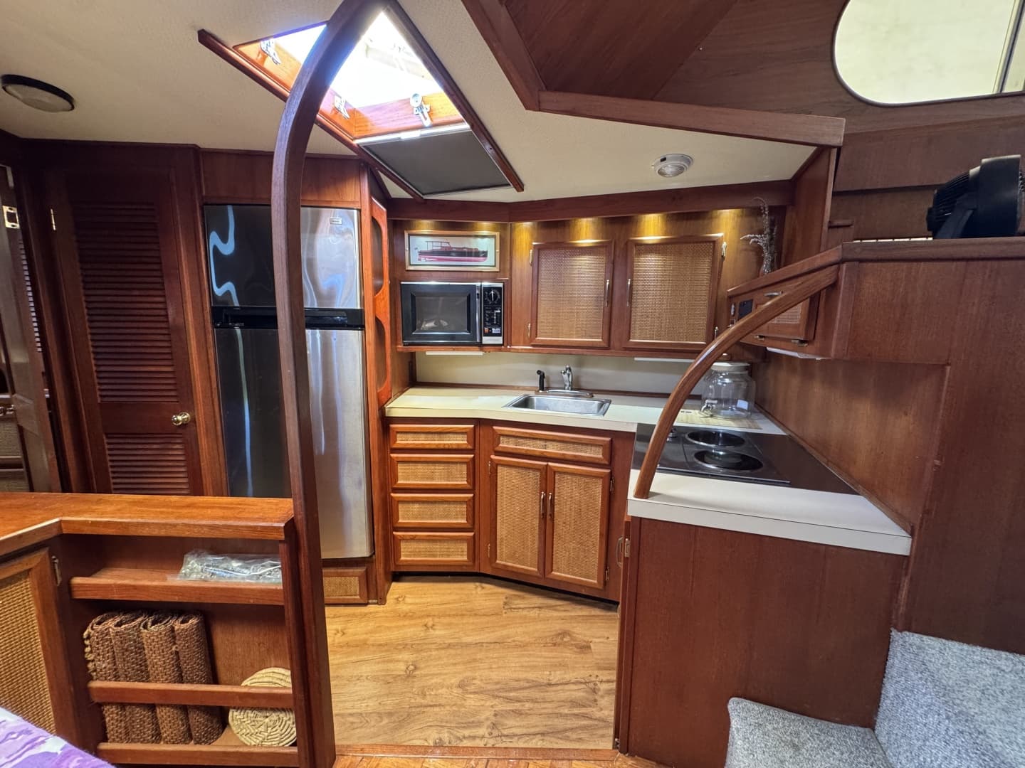 1984 Viking Aft Cabin Motor yacht
