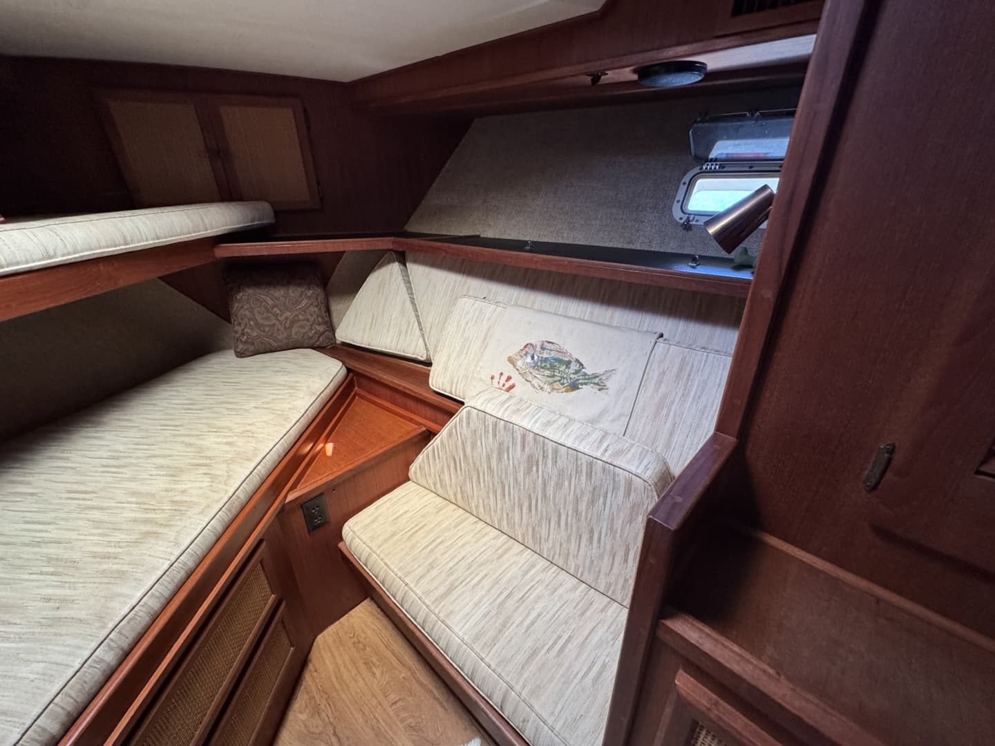 Large V Berth