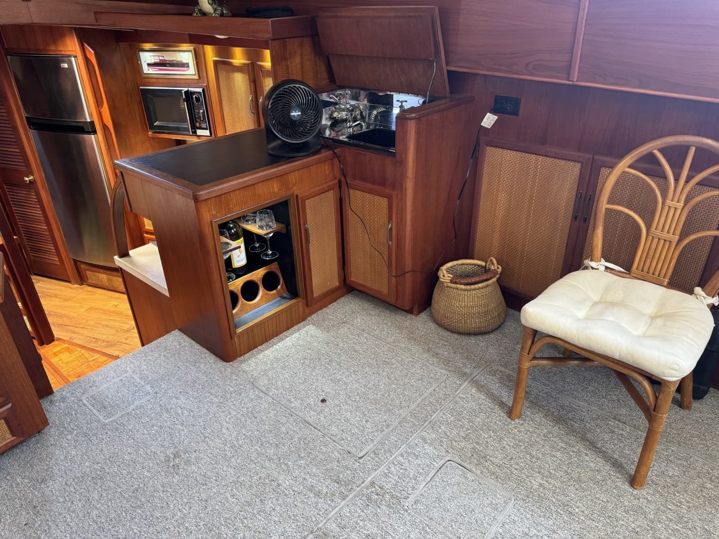 1984 Viking Aft Cabin Motor yacht