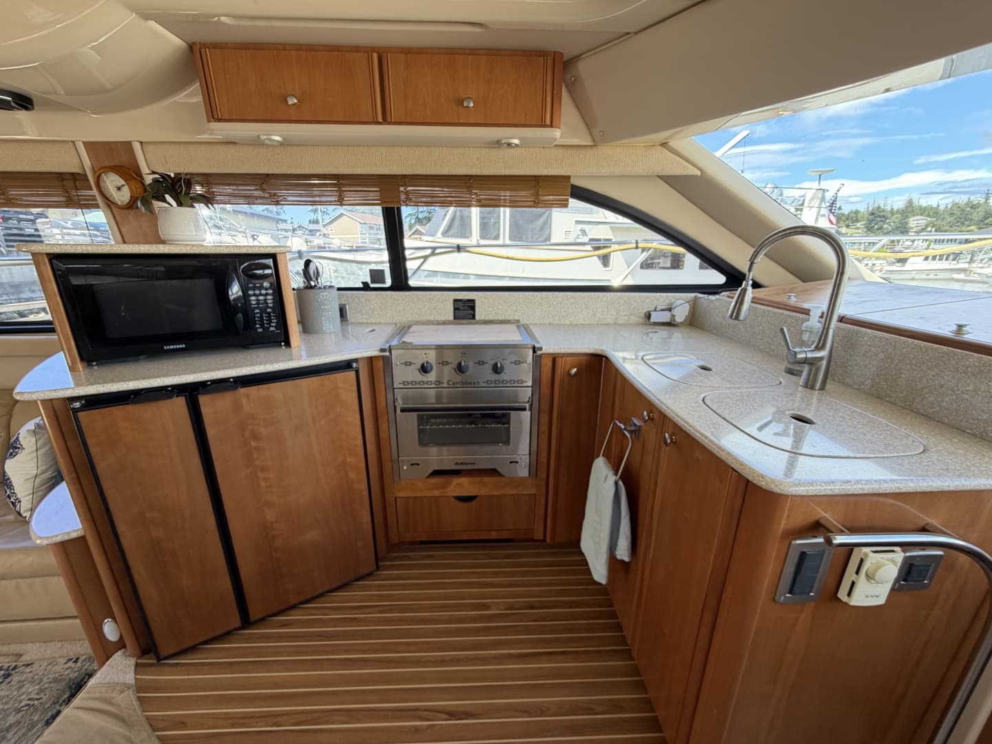 2004 Meridian 411