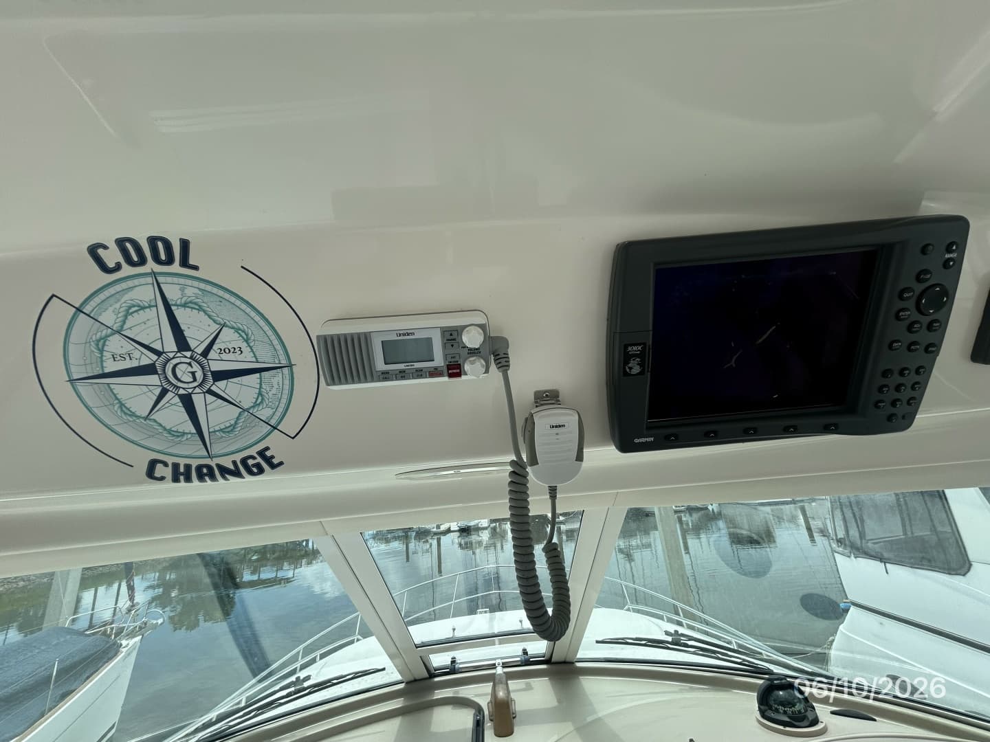 39' Sea Ray helm overhead electronics