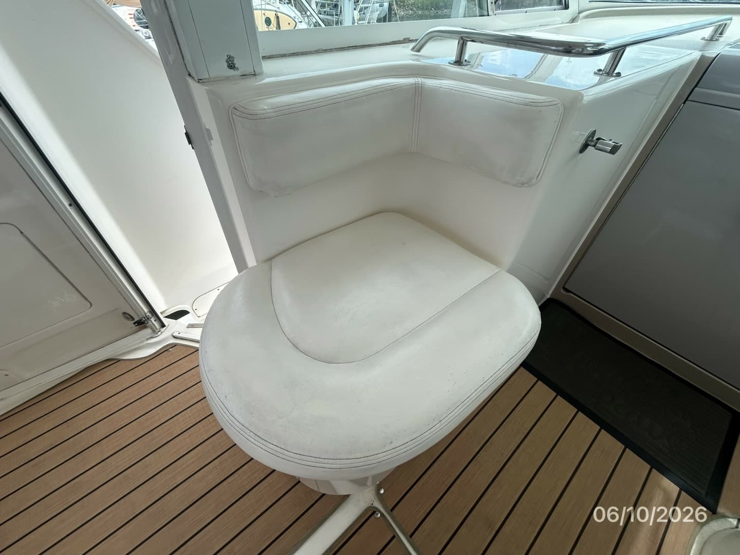 39' Sea Ray sundeck port seating