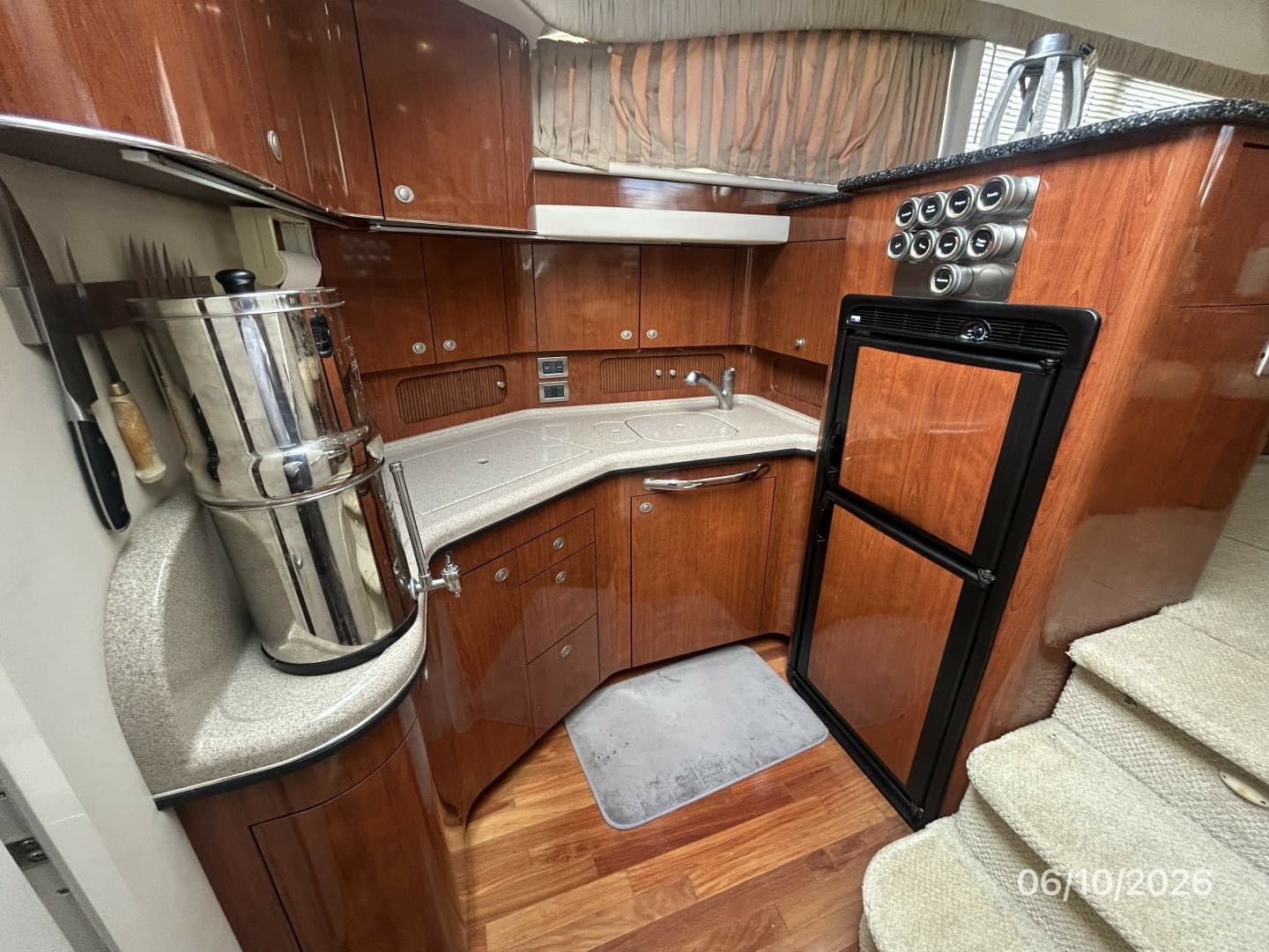 39' Sea Ray galley2