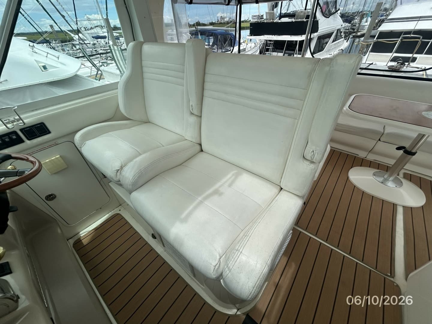 39' Sea Ray helmseats
