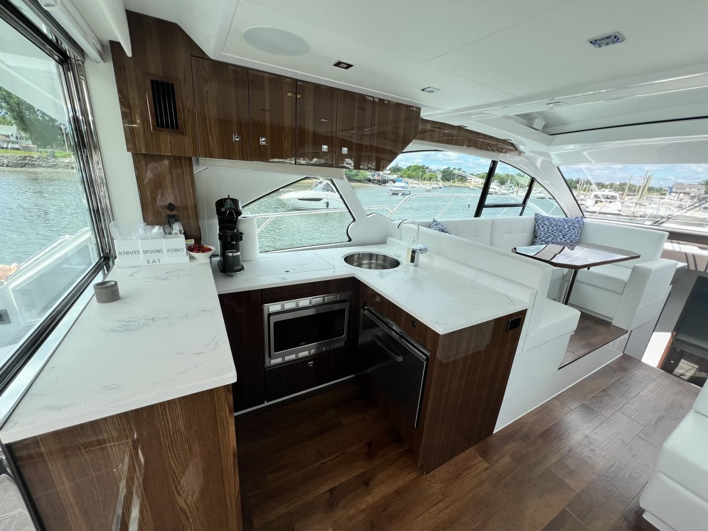 2021 Cruisers Yachts 50 Cantius