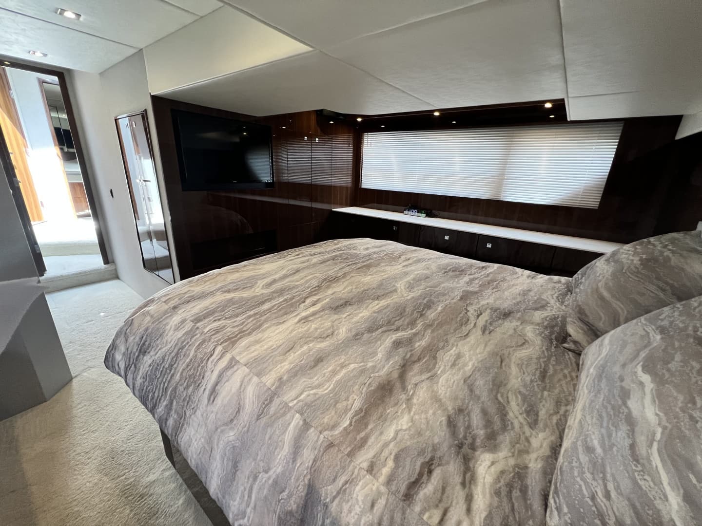 2021 Cruisers Yachts 50 Cantius