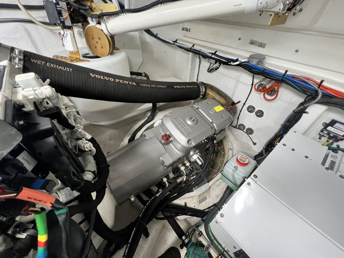 2021 Cruisers Yachts 50 Cantius