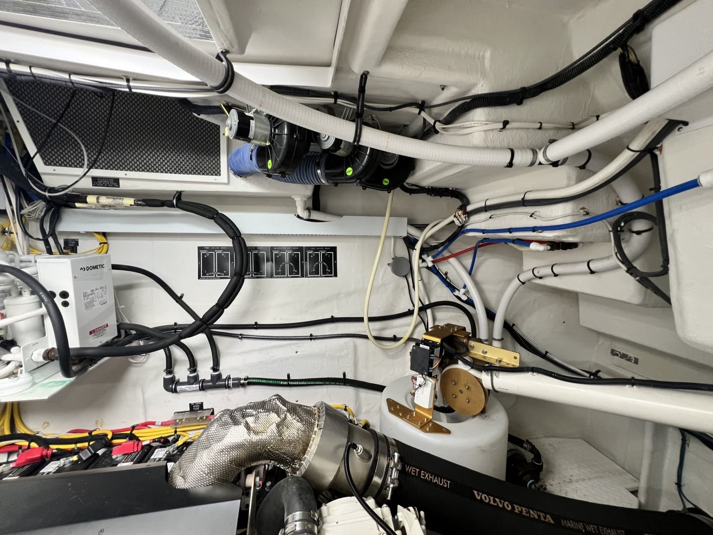 2021 Cruisers Yachts 50 Cantius