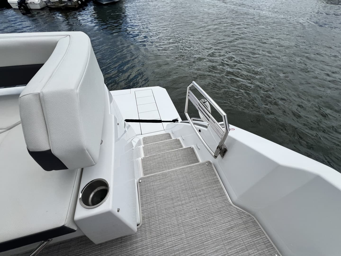 2021 Cruisers Yachts 50 Cantius