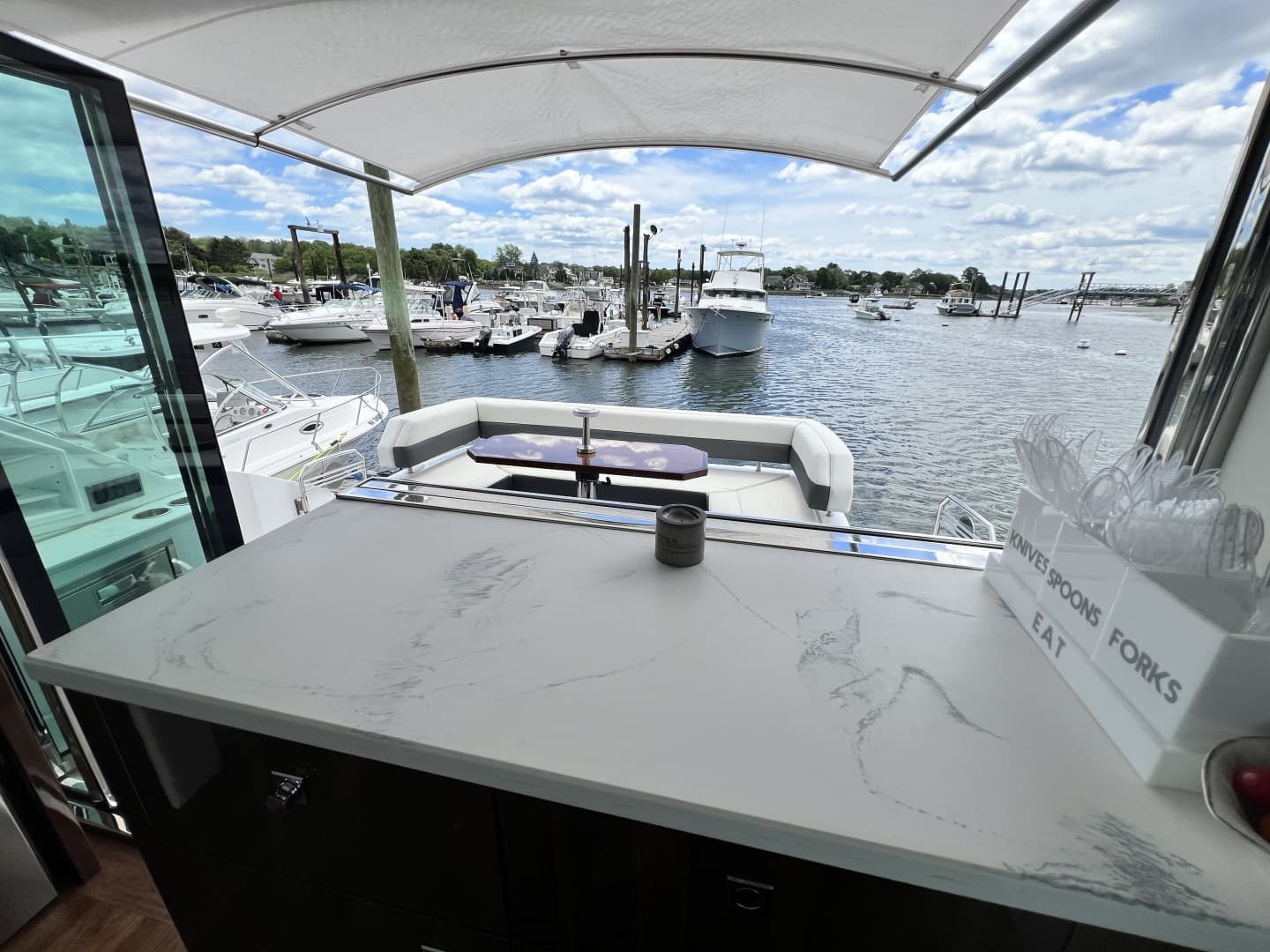 2021 Cruisers Yachts 50 Cantius