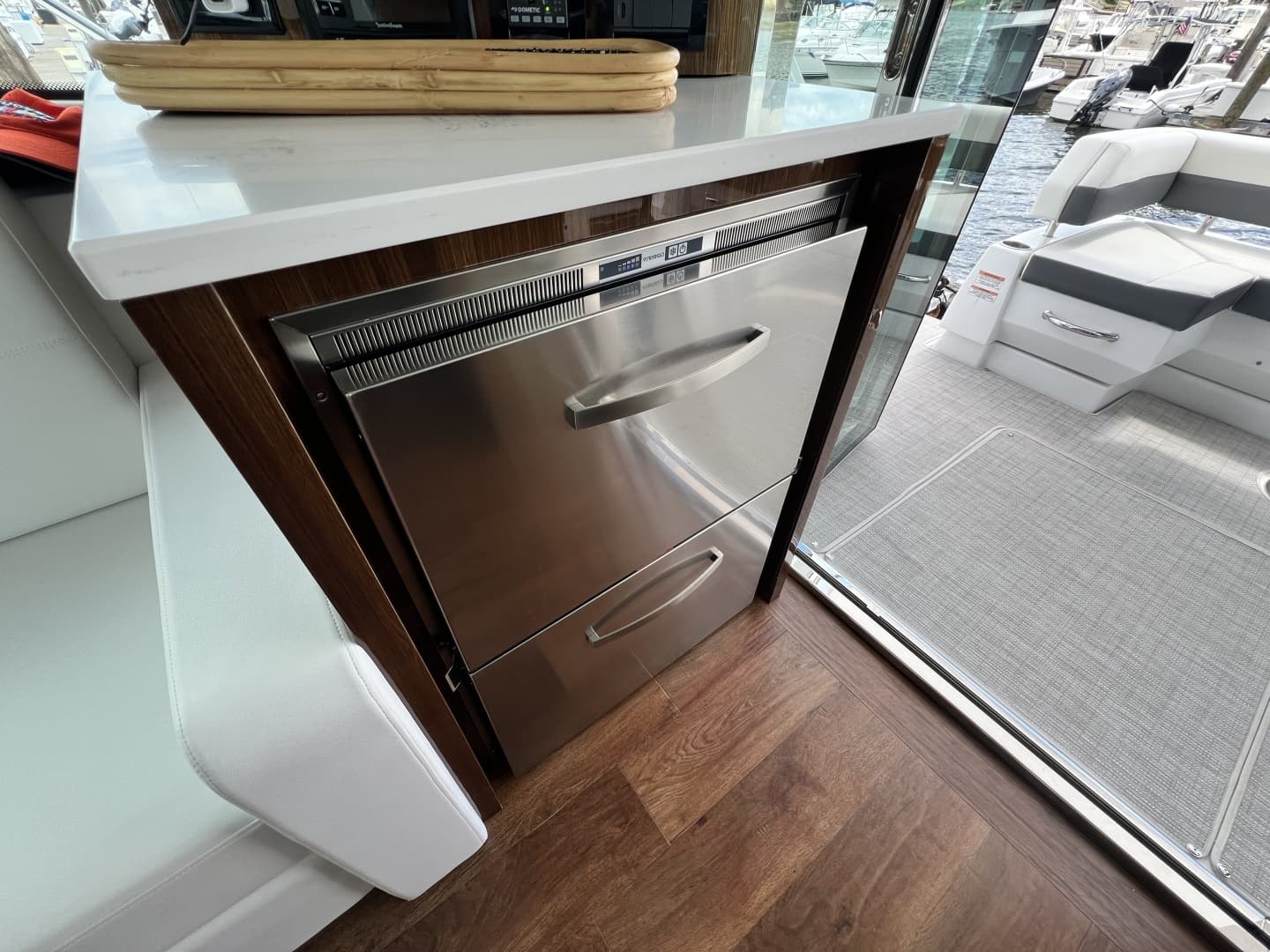 2021 Cruisers Yachts 50 Cantius