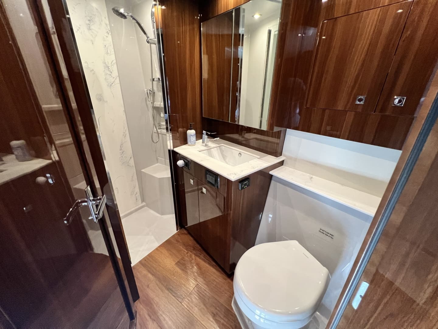 2021 Cruisers Yachts 50 Cantius