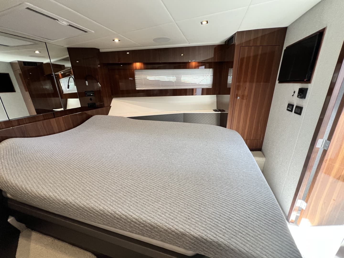 2021 Cruisers Yachts 50 Cantius
