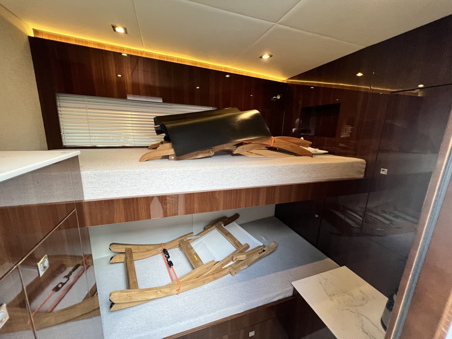 2021 Cruisers Yachts 50 Cantius