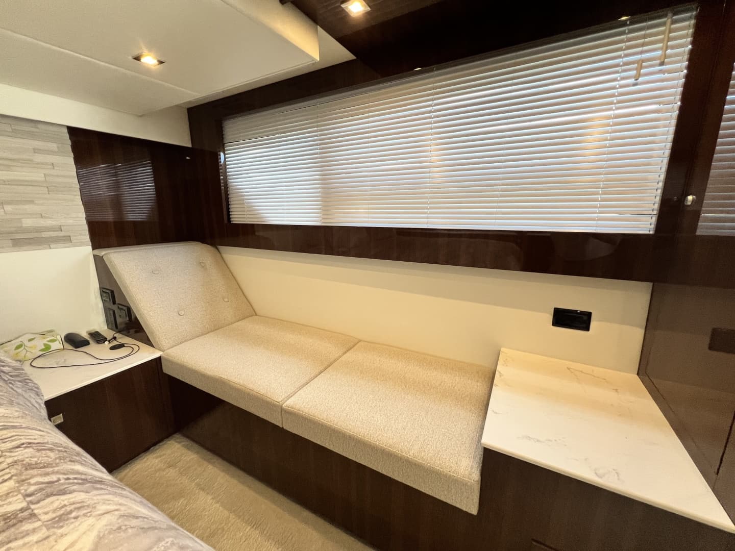 2021 Cruisers Yachts 50 Cantius