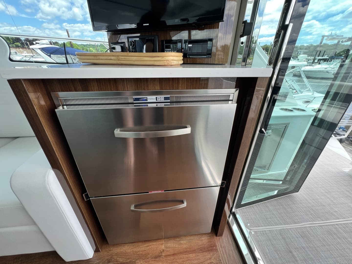 2021 Cruisers Yachts 50 Cantius