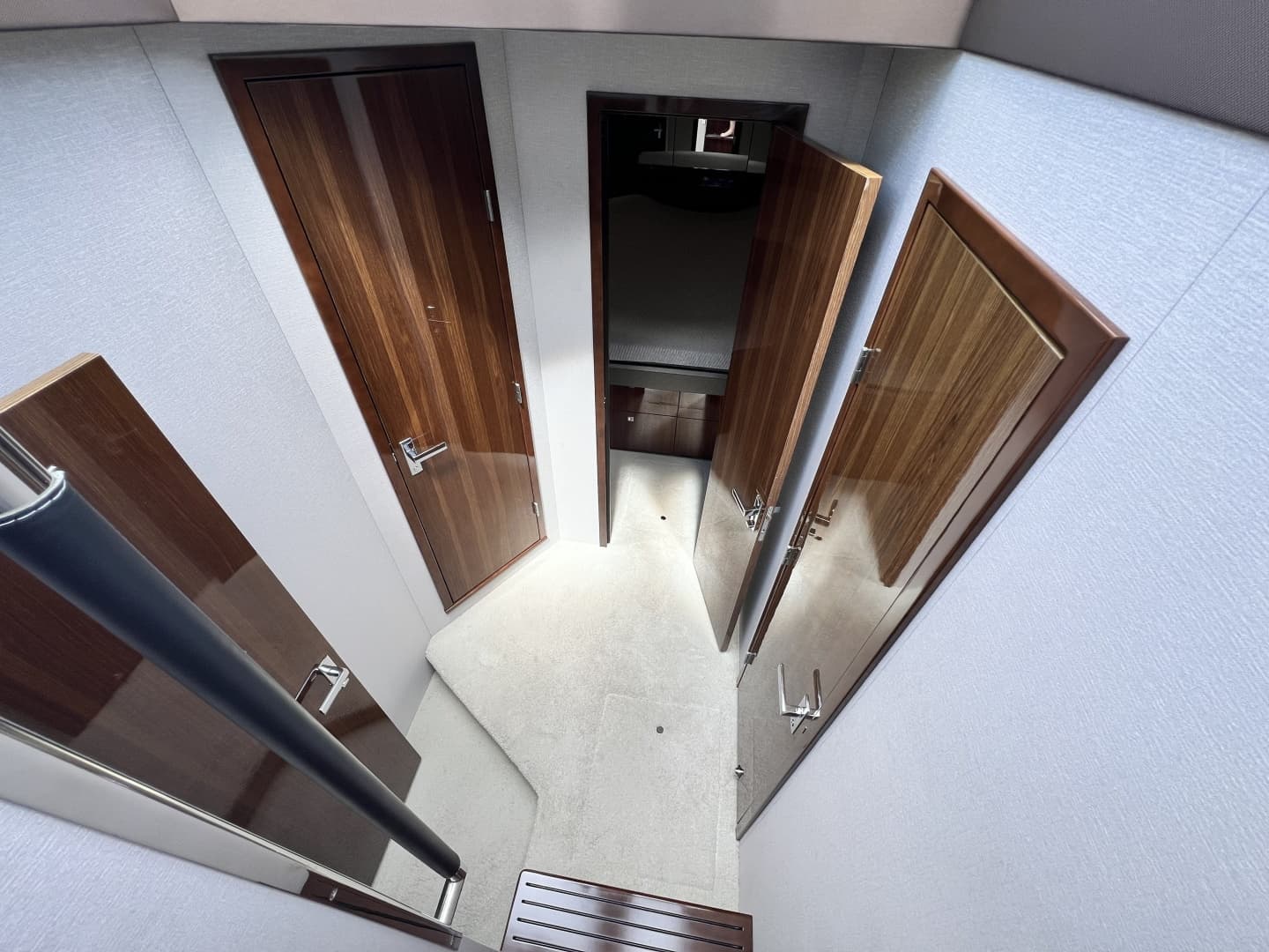 2021 Cruisers Yachts 50 Cantius
