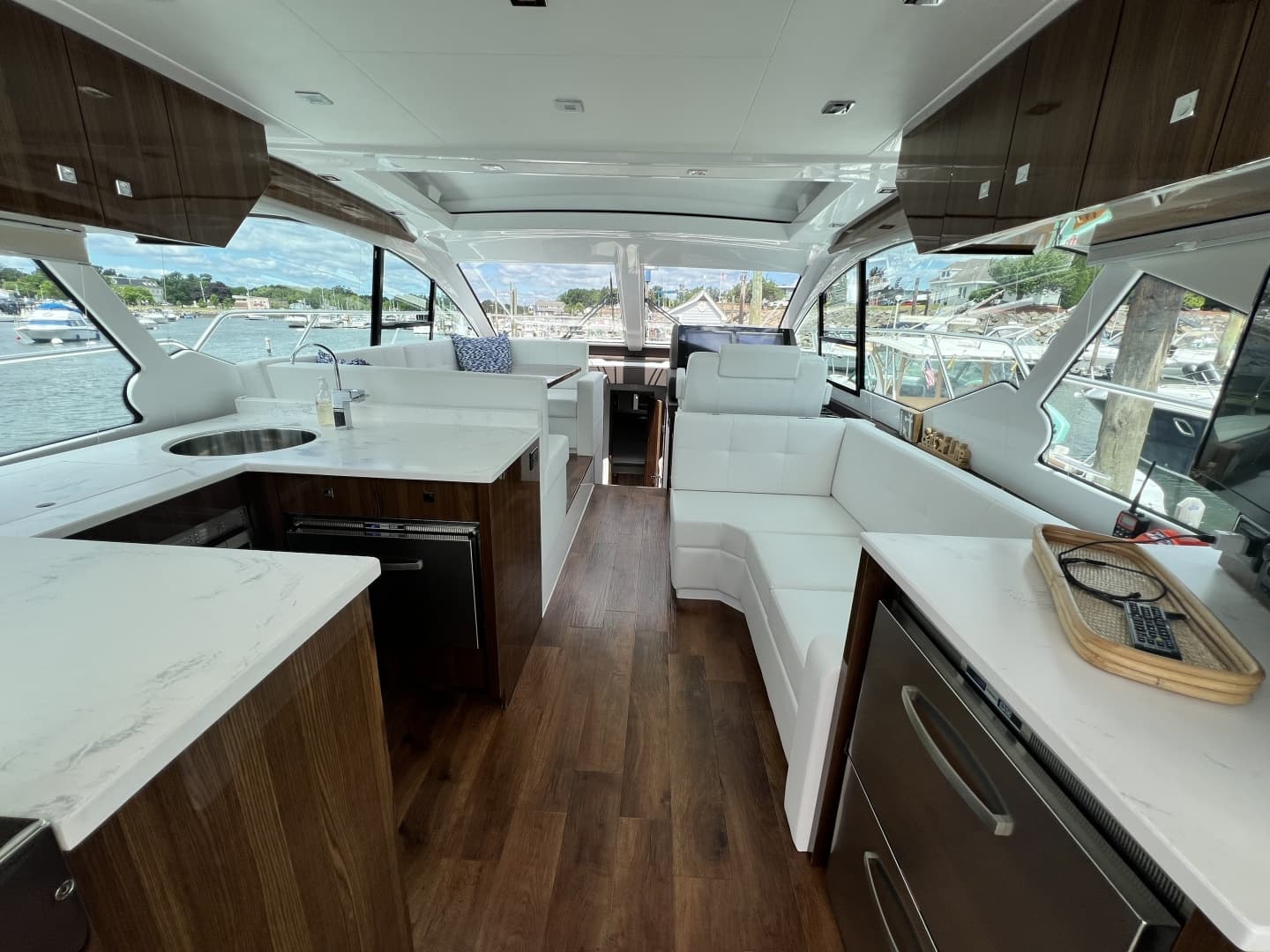 2021 Cruisers Yachts 50 Cantius