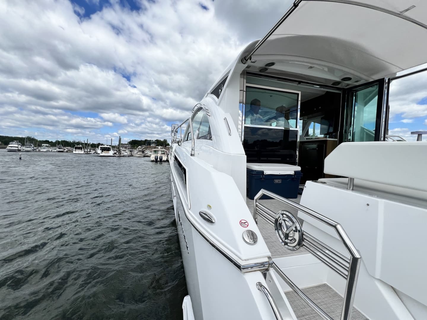 2021 Cruisers Yachts 50 Cantius