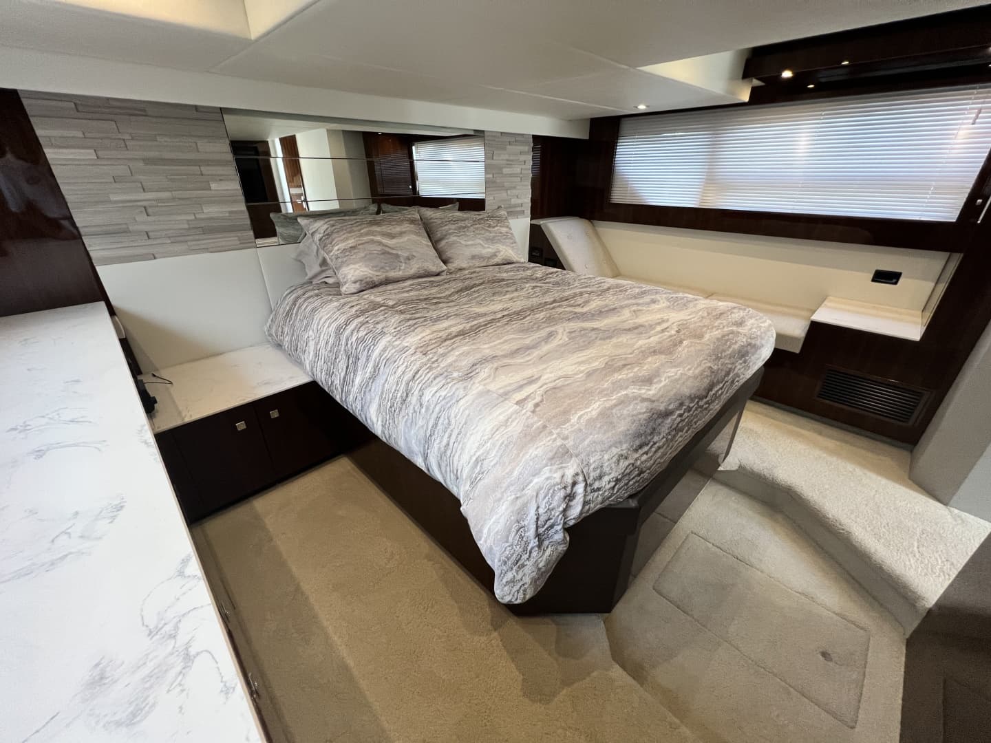 2021 Cruisers Yachts 50 Cantius