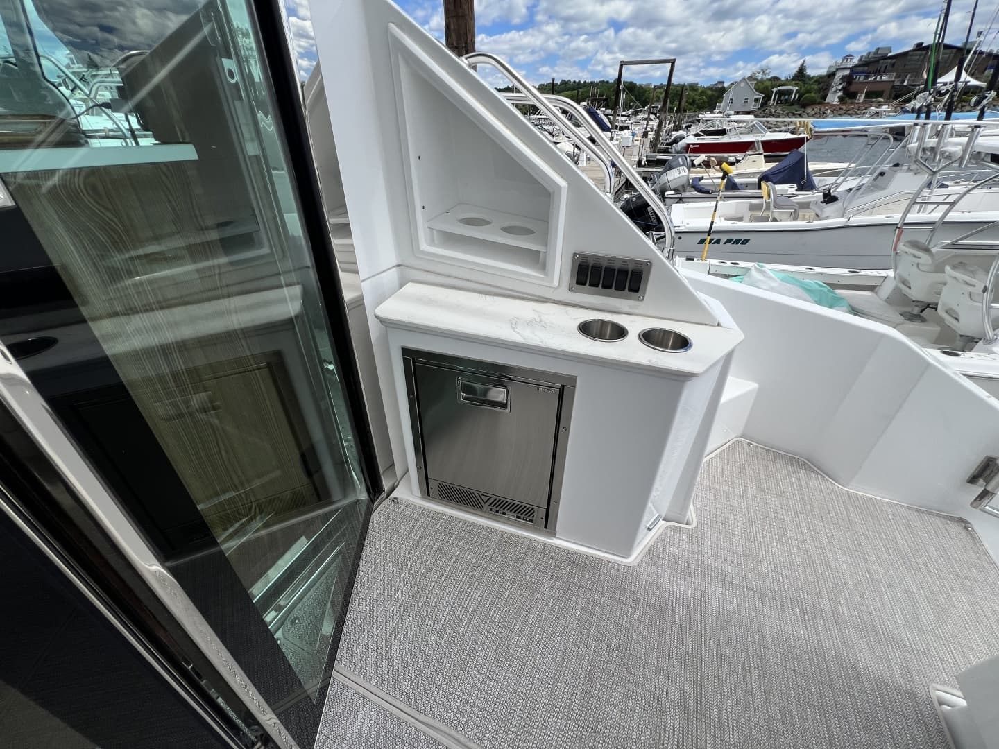 2021 Cruisers Yachts 50 Cantius