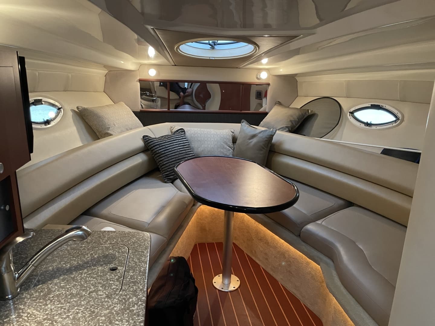 2010 Monterey 280 SCR