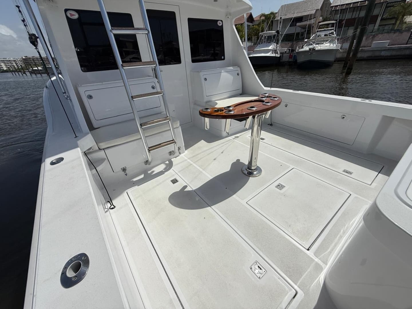 2004 Cabo 35 Flybridge