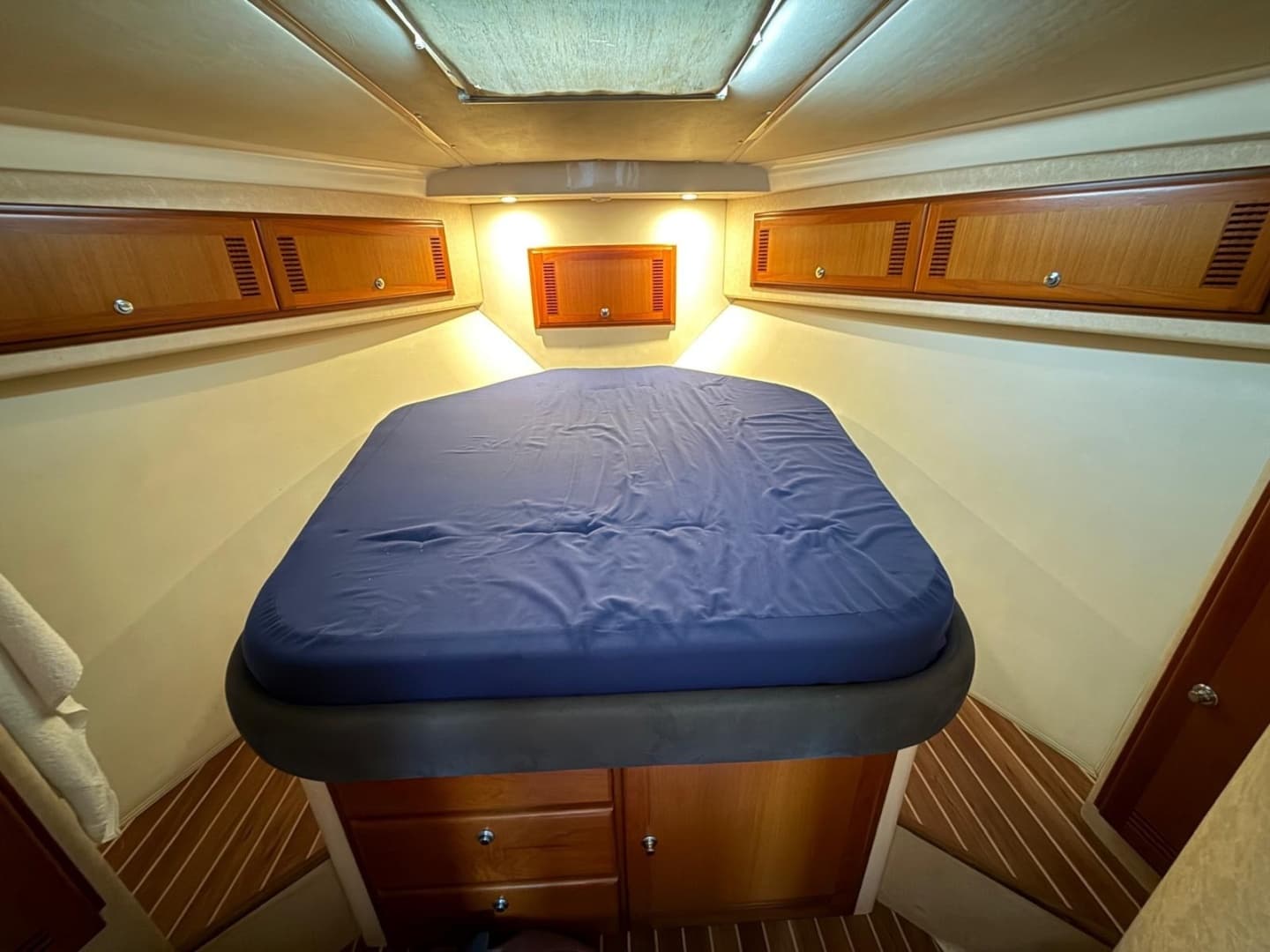 2004 Cabo 35 Flybridge