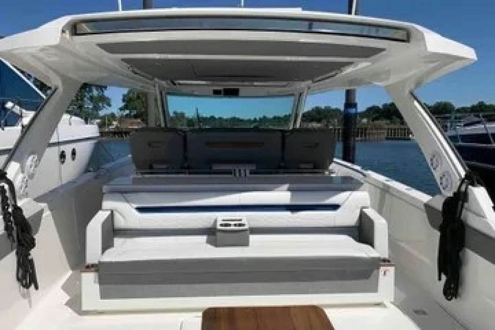 2021 Tiara Sport 