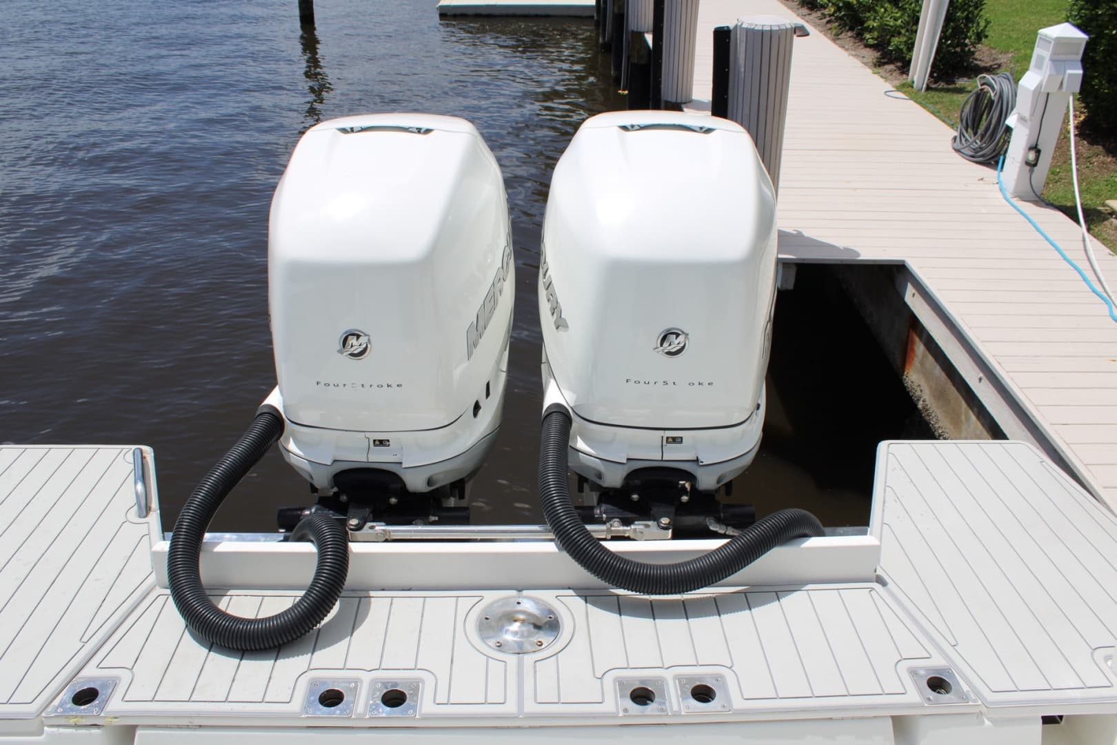 2017 Axopar 37 Sun Top