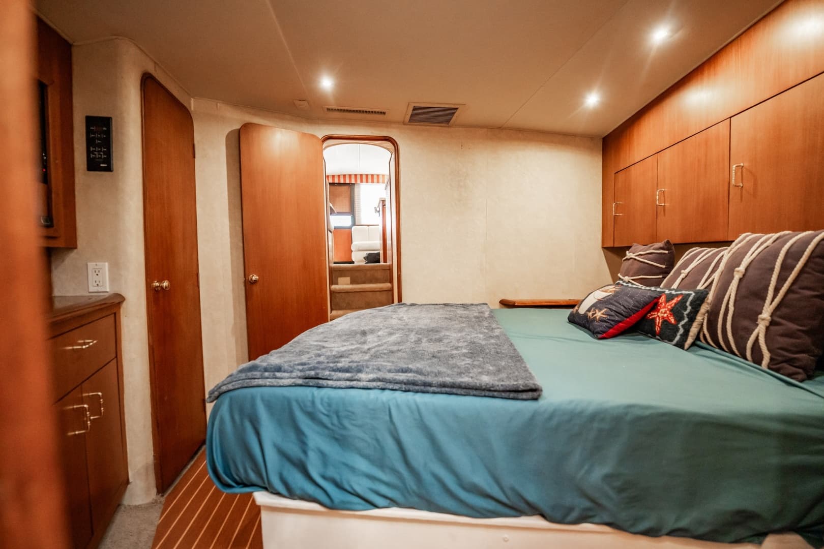 2000 Ocean Yachts 43 Super Sport