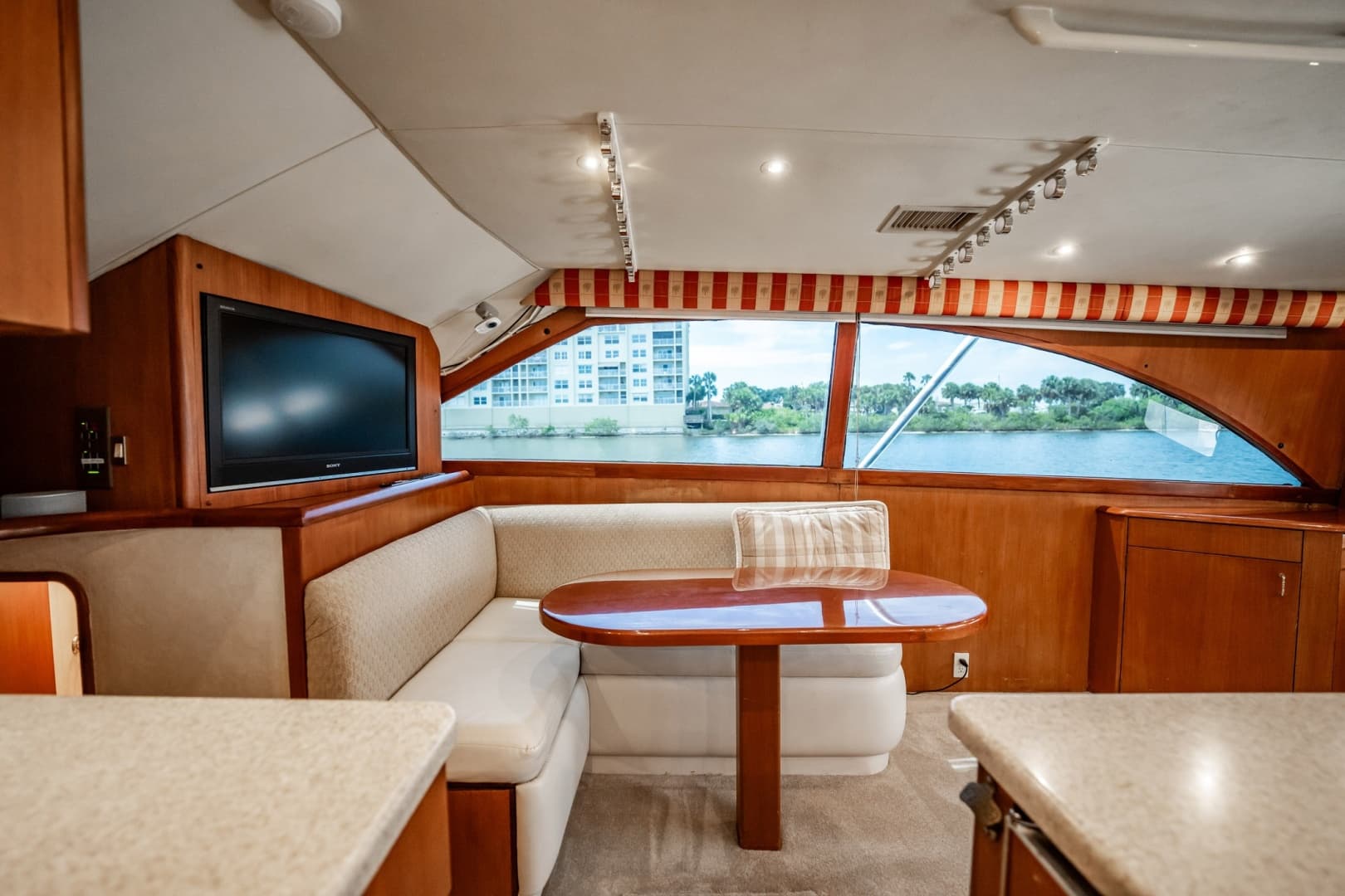2000 Ocean Yachts 43 Super Sport