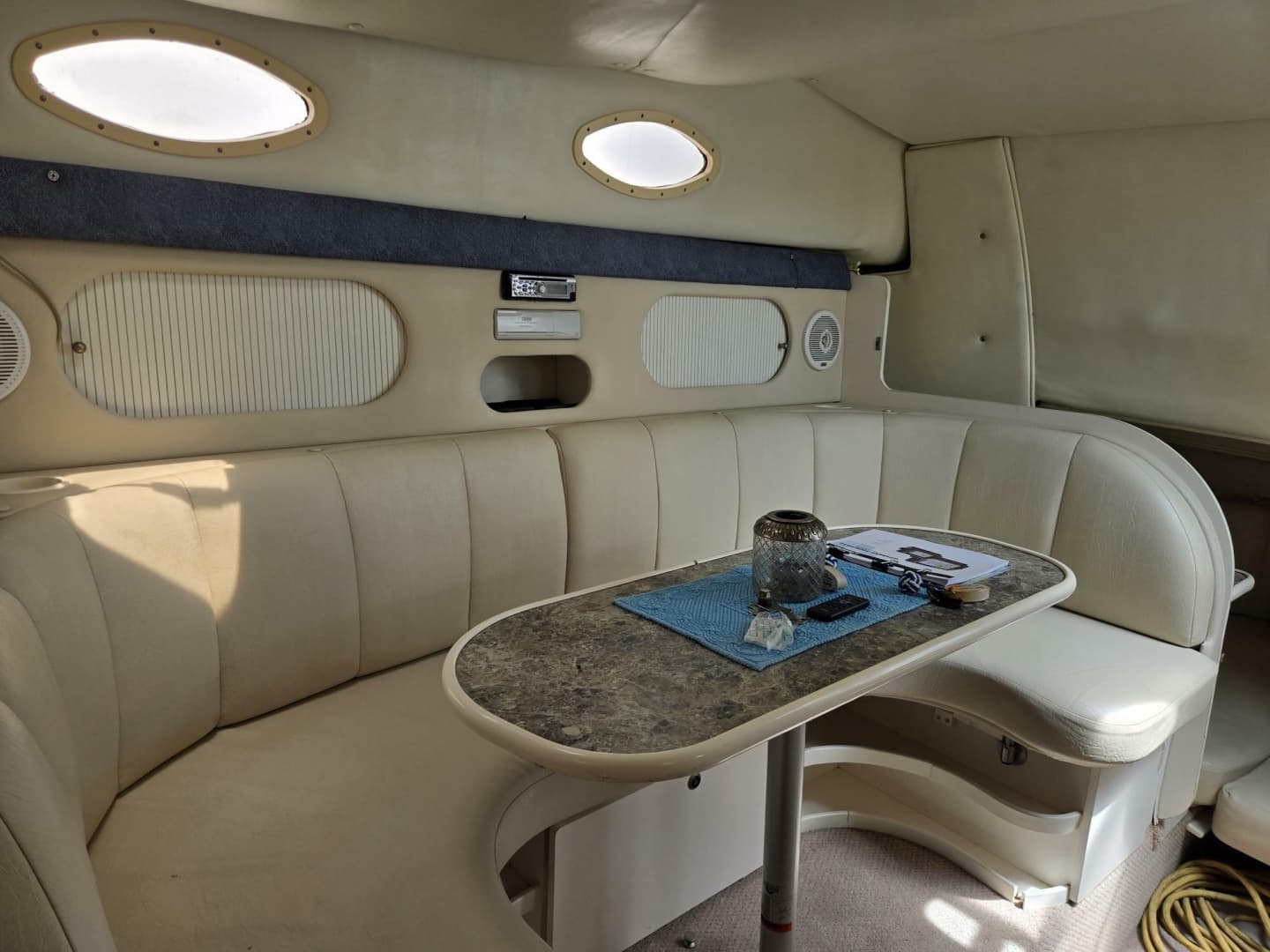 1999 Rinker 330 Fiesta Vee